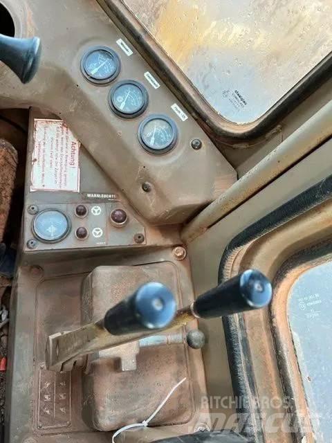 CAT 966D Gumikerekes homlokrakodók