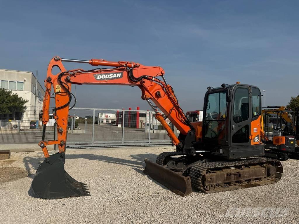 Doosan DX 80 R Közepes (midi) kotrók 7 t - 12 t