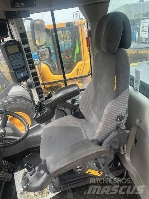 Volvo L180H Gumikerekes homlokrakodók
