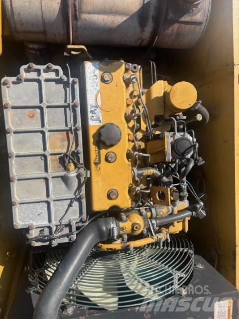 CAT 317 B L Lánctalpas kotrók