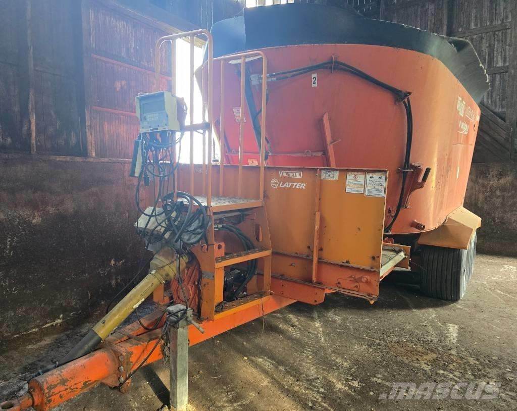 Valmetal V-Mix 700 Takarmánykeverők