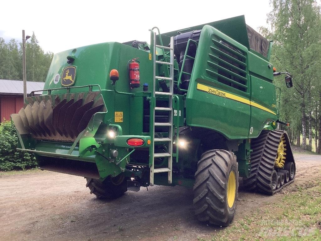 John Deere T 670 Kombájnok