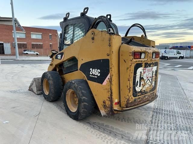 CAT 246 C Kompaktrakodók