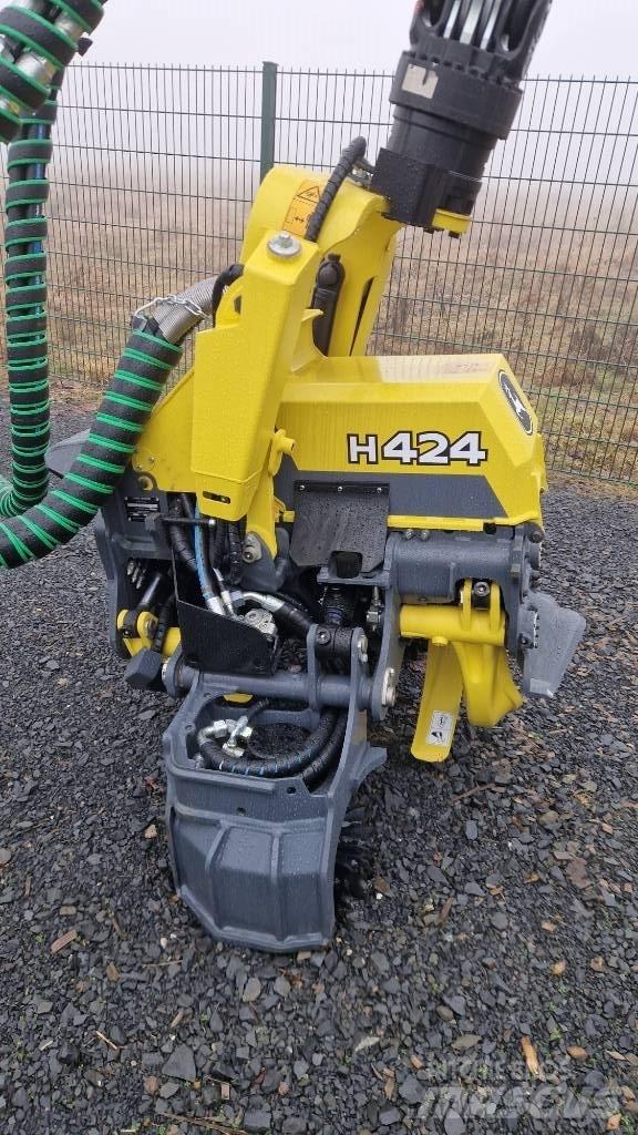 John Deere H424 Gallyazógépek