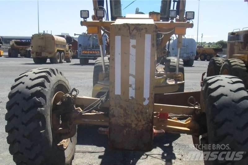 CAT 140K Gréderek