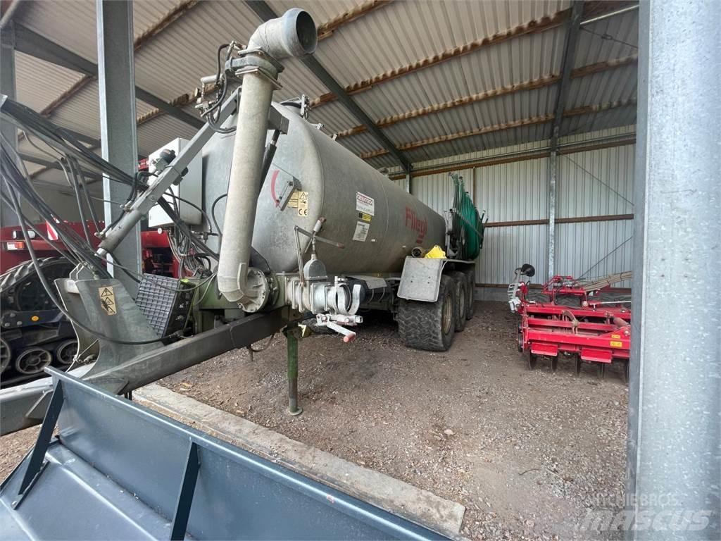Fliegl PFW 20000 Poranyag tartályos