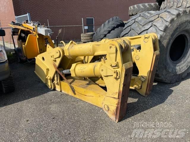 CAT D 8 R Ripper Egyéb alkatrészek