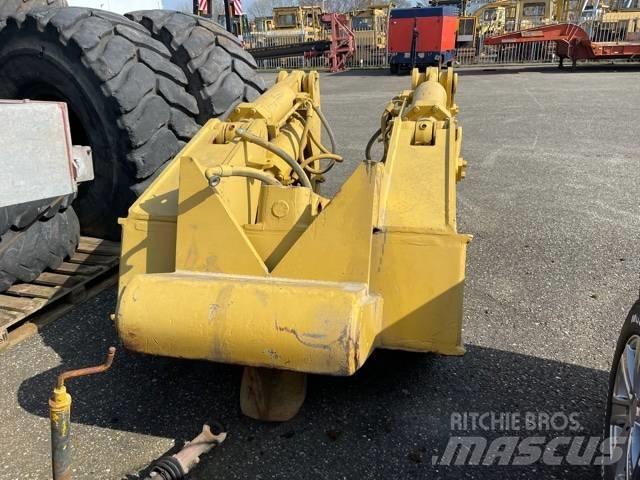 CAT D 8 R Ripper Egyéb alkatrészek
