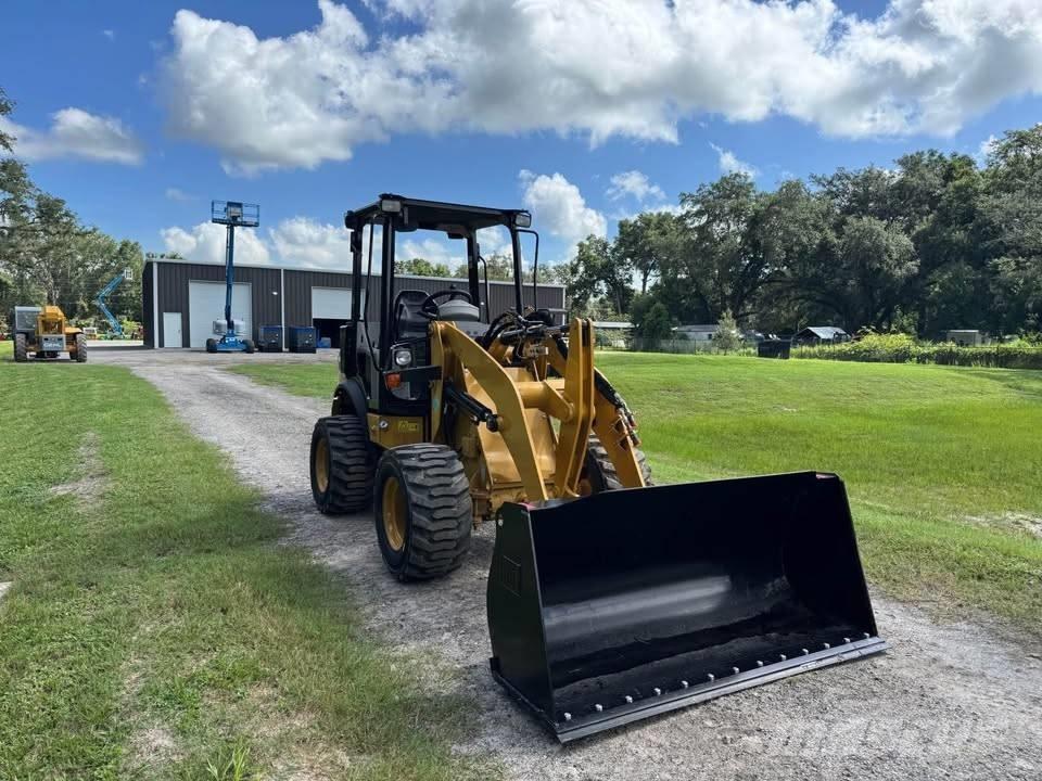 CAT 903 C2 Gumikerekes homlokrakodók