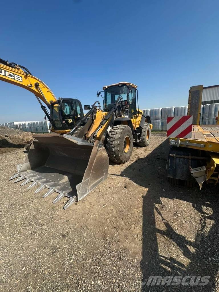 JCB 436 HT Gumikerekes homlokrakodók