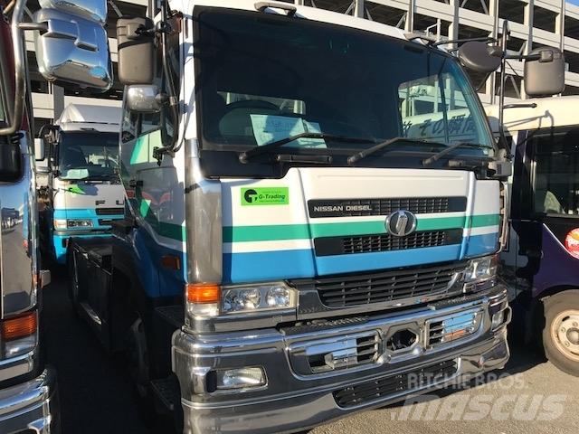UD KL-CK482BAT Nyergesvontatók