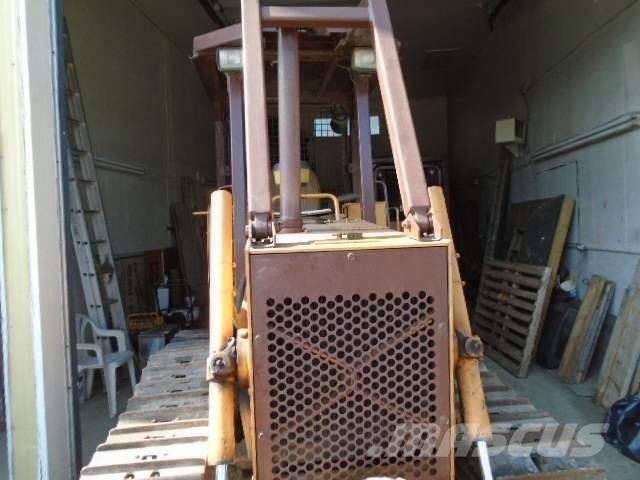 CASE 450 C Lánctalpas homlokrakodók