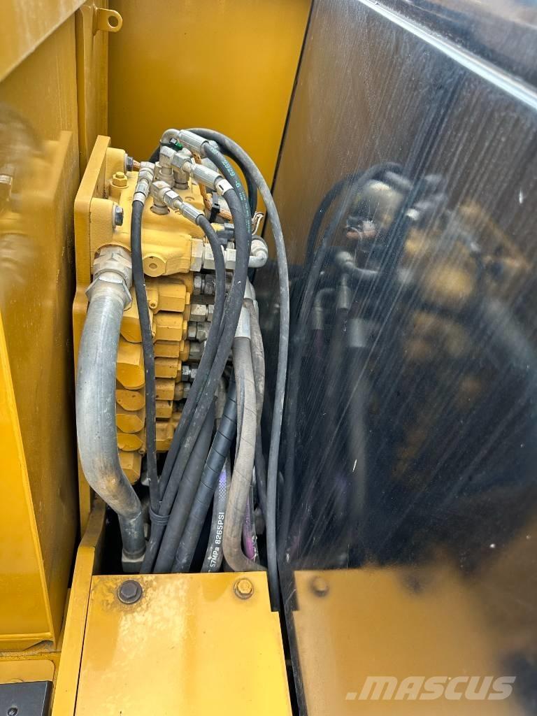 CAT 306 Mini kotrók < 7t