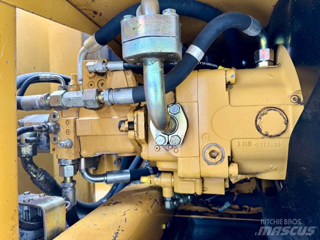 CAT M 316 C Gumikerekes kotrók