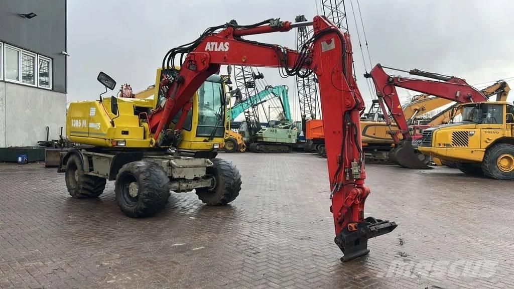 Atlas 1305 Gumikerekes kotrók