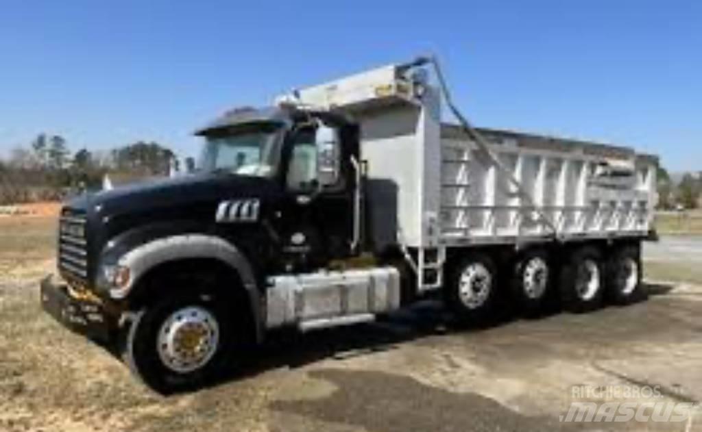 Mack GU 713 Billenő teherautók