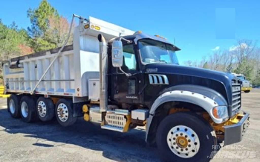 Mack GU 713 Billenő teherautók