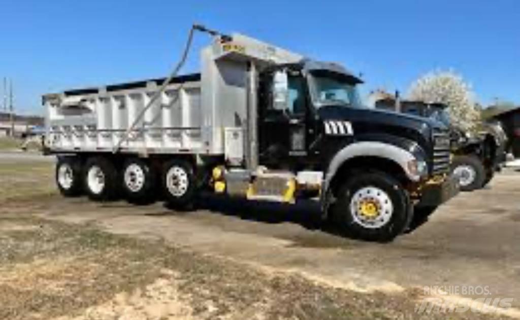Mack GU 713 Billenő teherautók