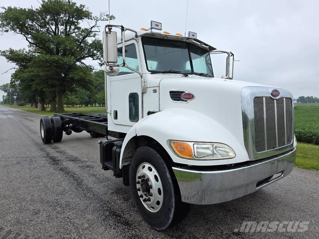 Peterbilt 335 Fülkés alváz