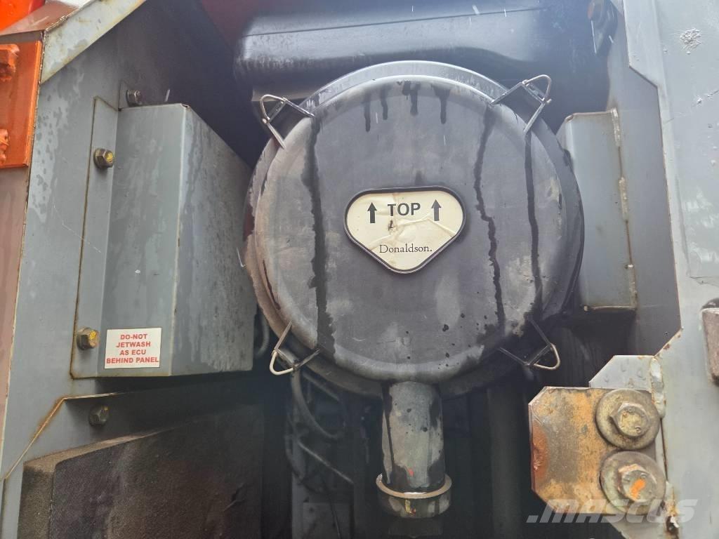 Hitachi ZX 210 LC-3 Lánctalpas kotrók