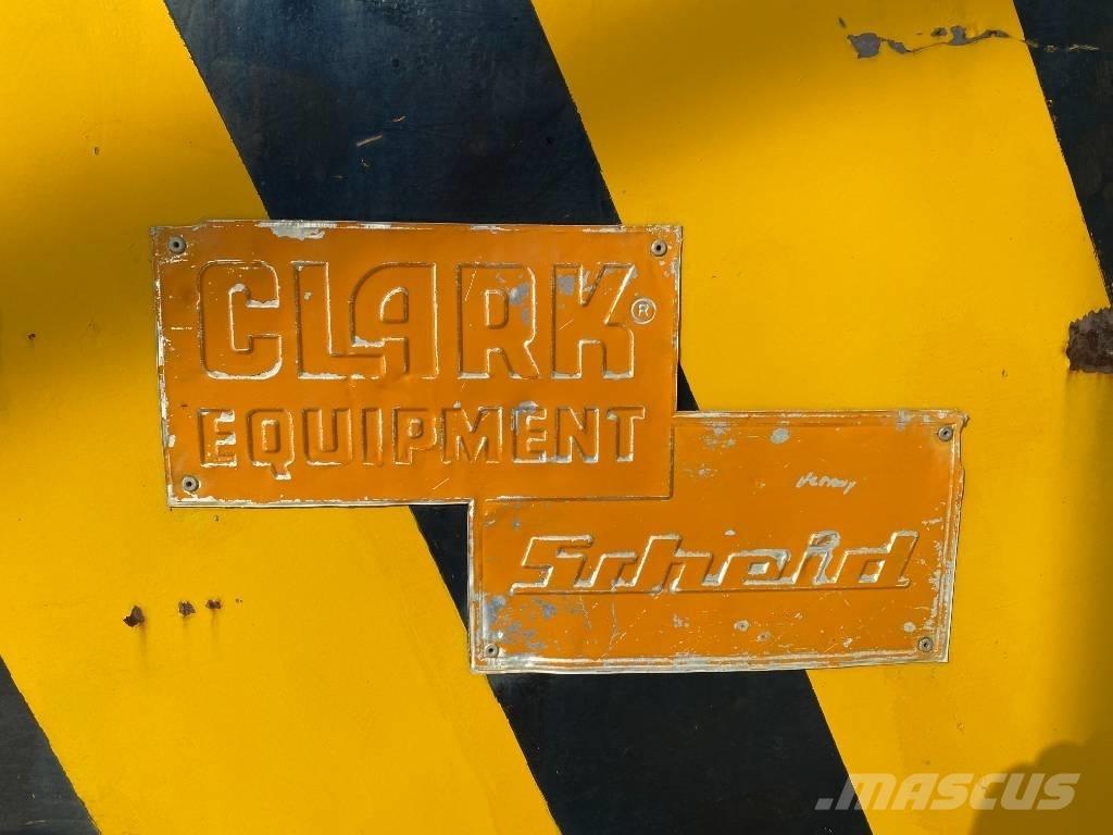 Clark Equipment Gumiabroncsok, kerekek és felnik