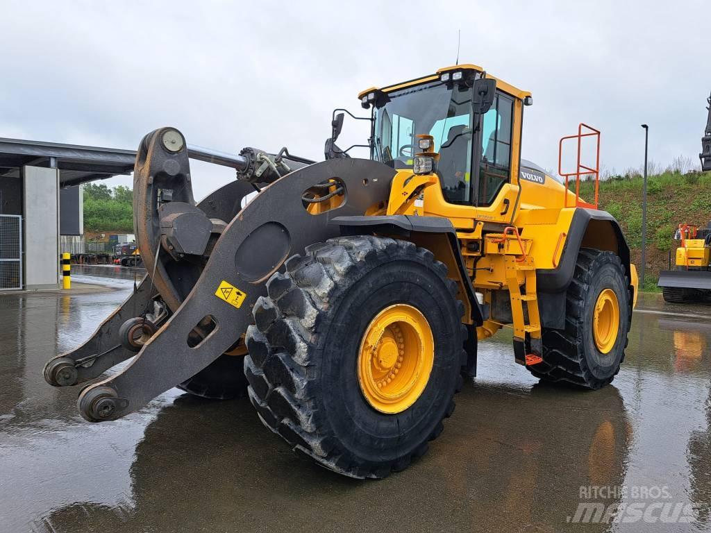 Volvo L 260 H Gumikerekes homlokrakodók