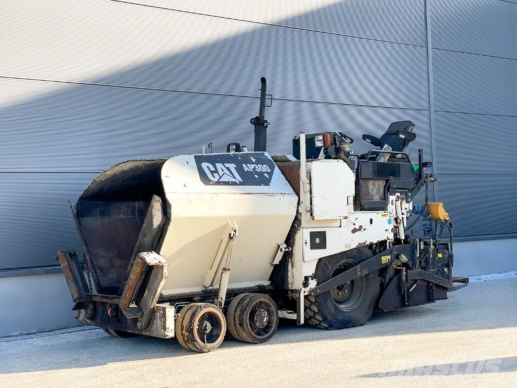 CAT AP300 Aszfalt terítõ gépek