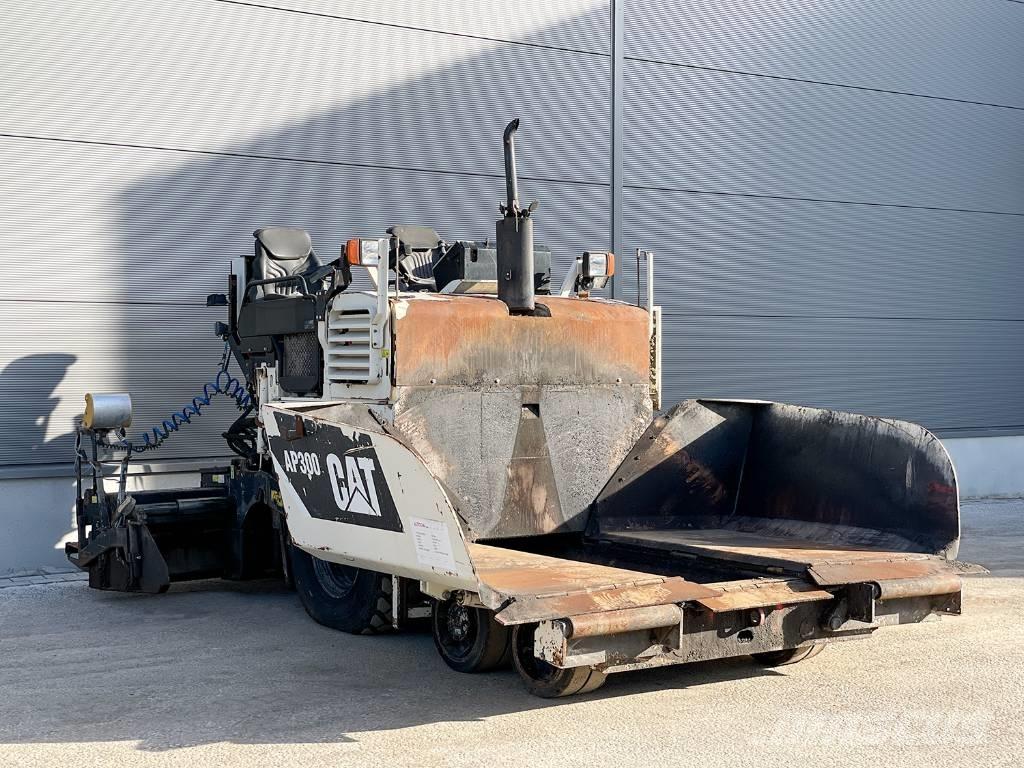 CAT AP300 Aszfalt terítõ gépek