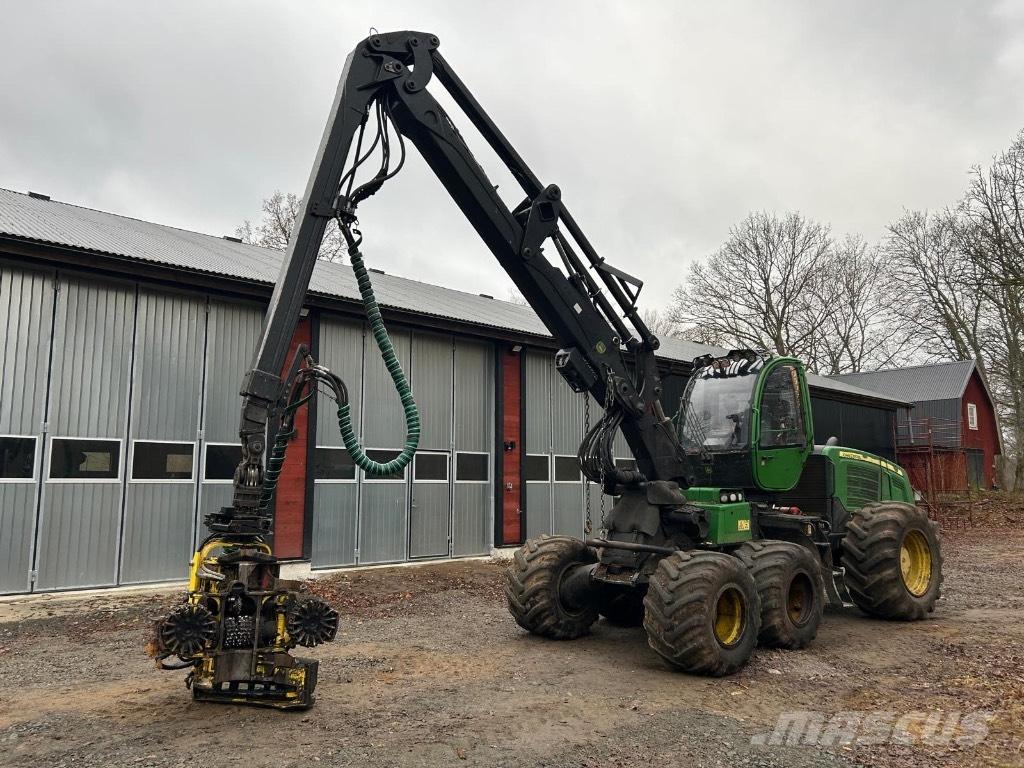 John Deere 1170 E Betakarítók