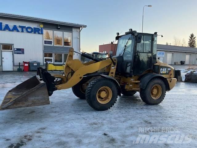 CAT 908H Gumikerekes homlokrakodók