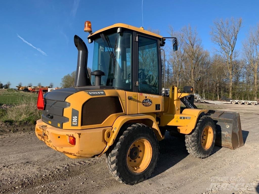 Volvo L 30 G Gumikerekes homlokrakodók