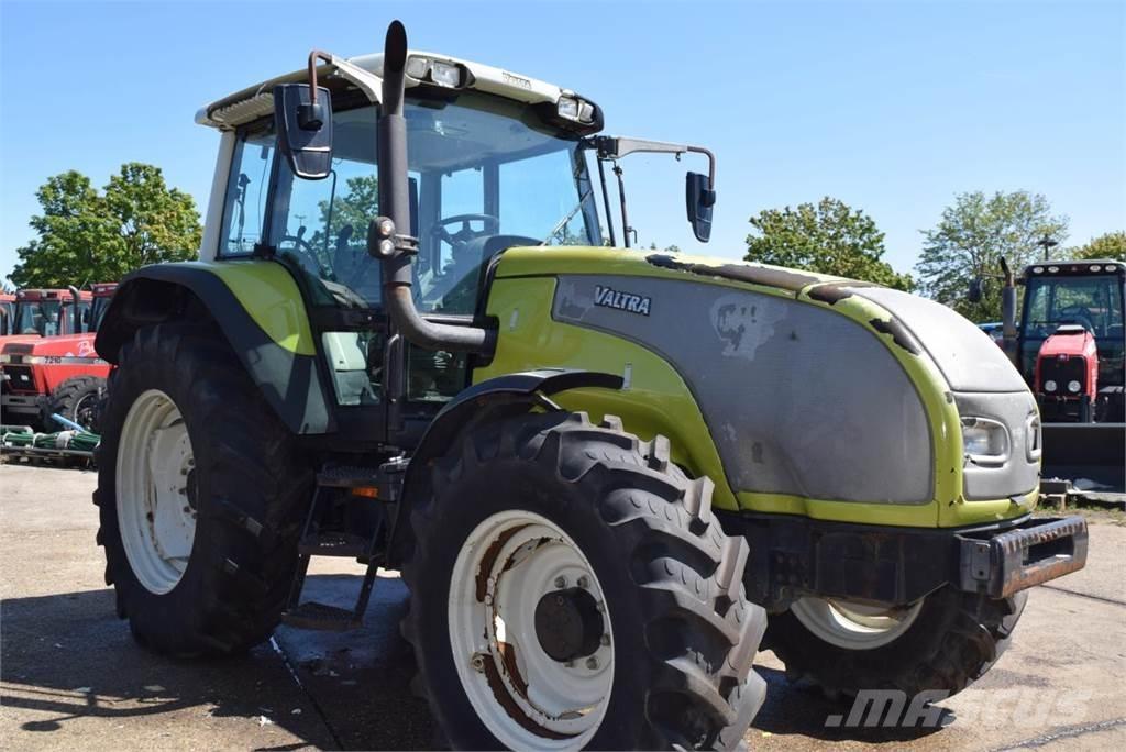 Valtra T120 Traktorok