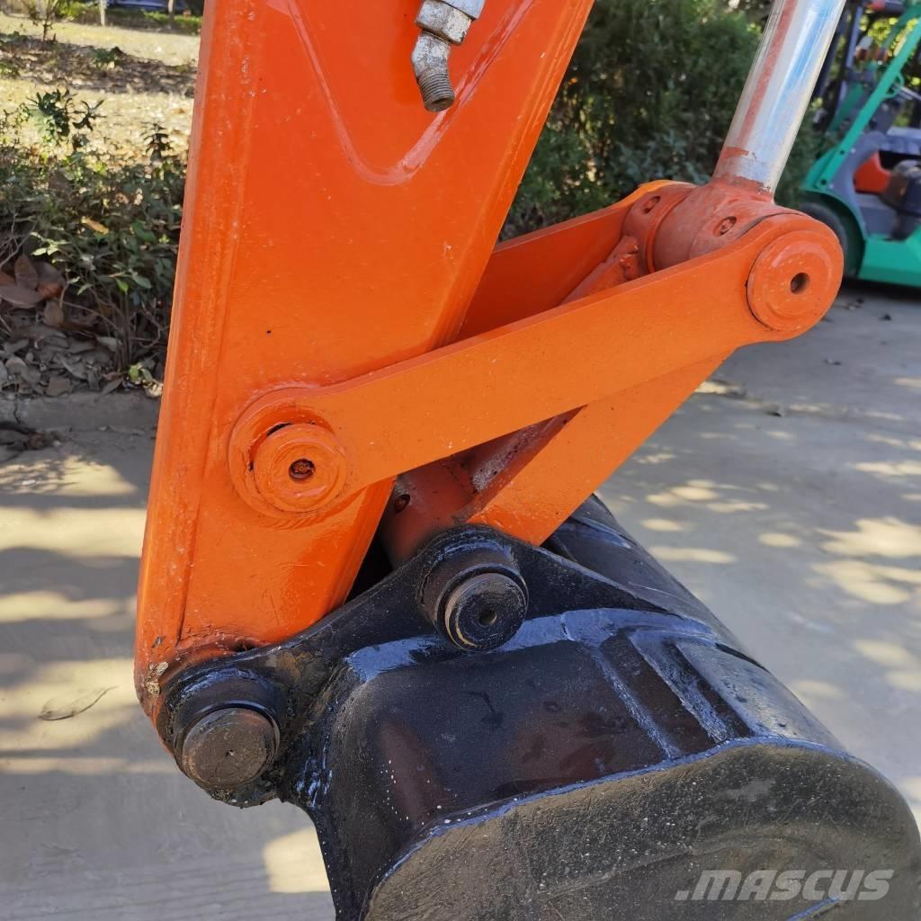 Hitachi ZX70 Közepes (midi) kotrók 7 t - 12 t