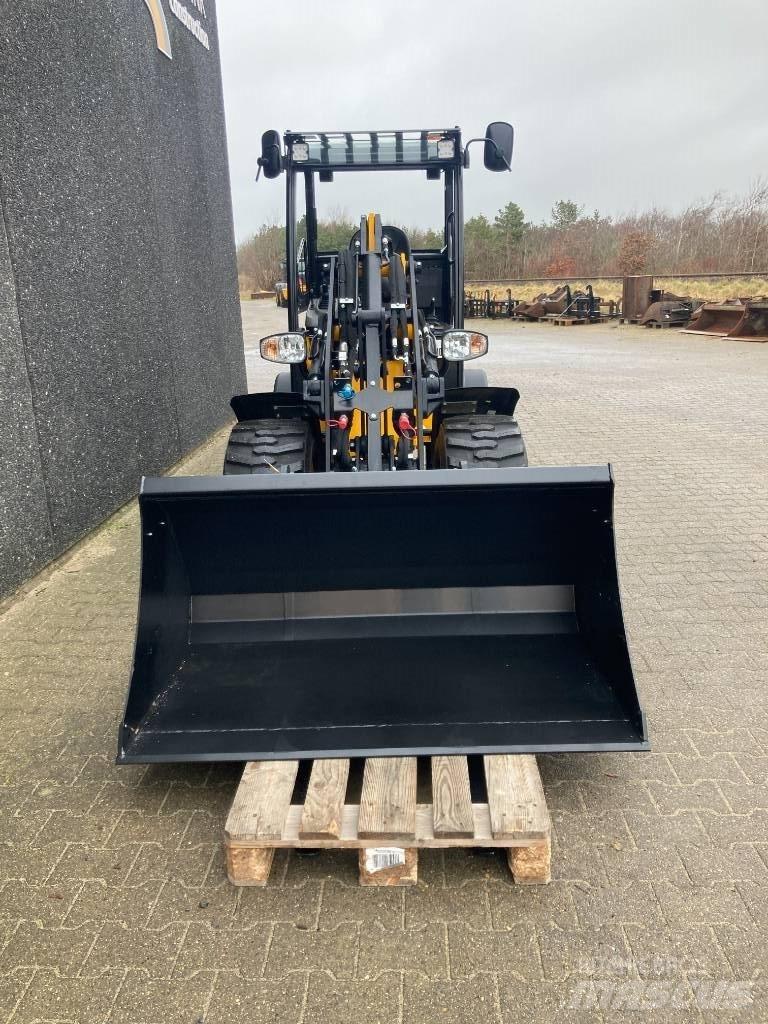 JCB 403 - Fabriksny Mini homlokrakodók