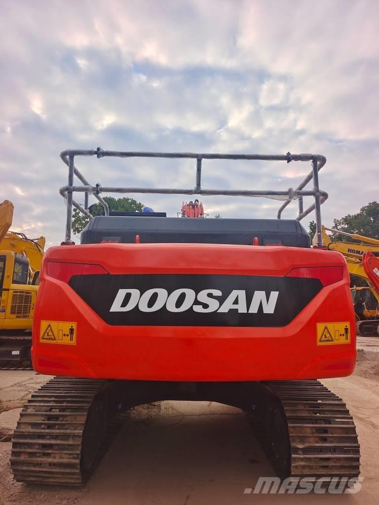 Doosan DX 225 Lánctalpas kotrók