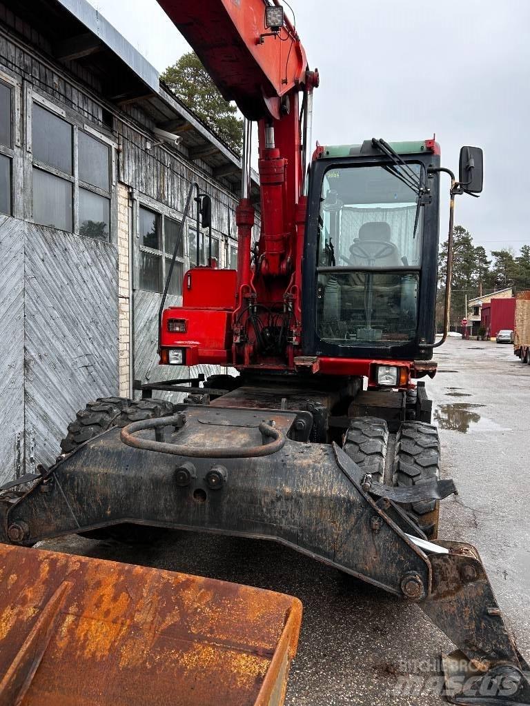 JCB JS 130 W Gumikerekes kotrók