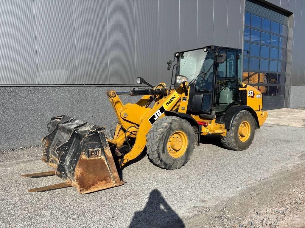 CAT 906 M Gumikerekes homlokrakodók