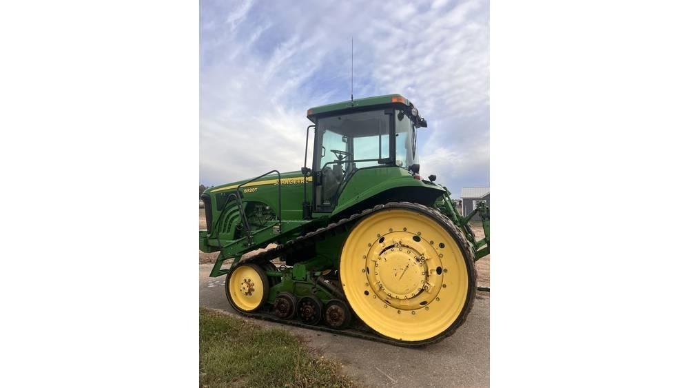 John Deere 8320 T Traktorok