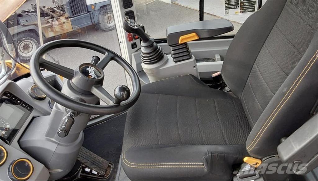 JCB 427 AGRI Gumikerekes homlokrakodók