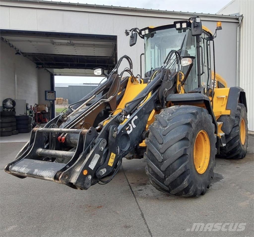 JCB 427 AGRI Gumikerekes homlokrakodók
