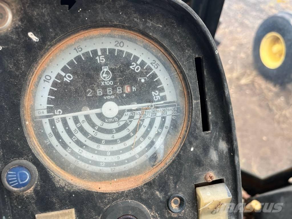 John Deere 4240 S Traktorok