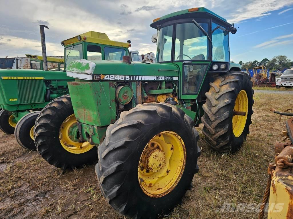 John Deere 4240 S Traktorok