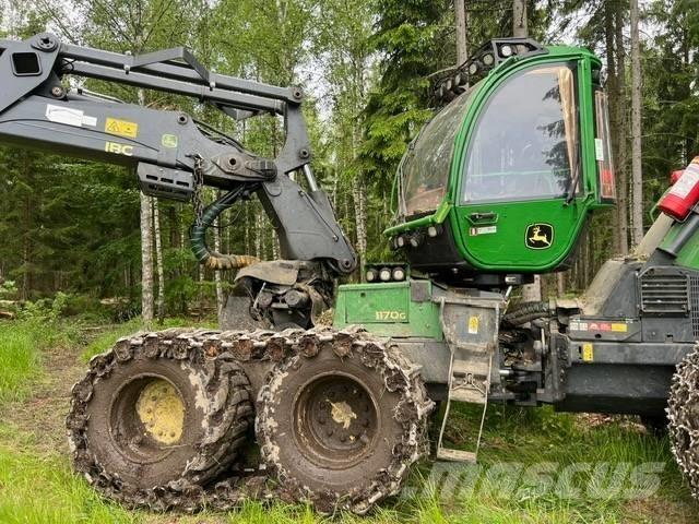 John Deere 1170 G Betakarítók