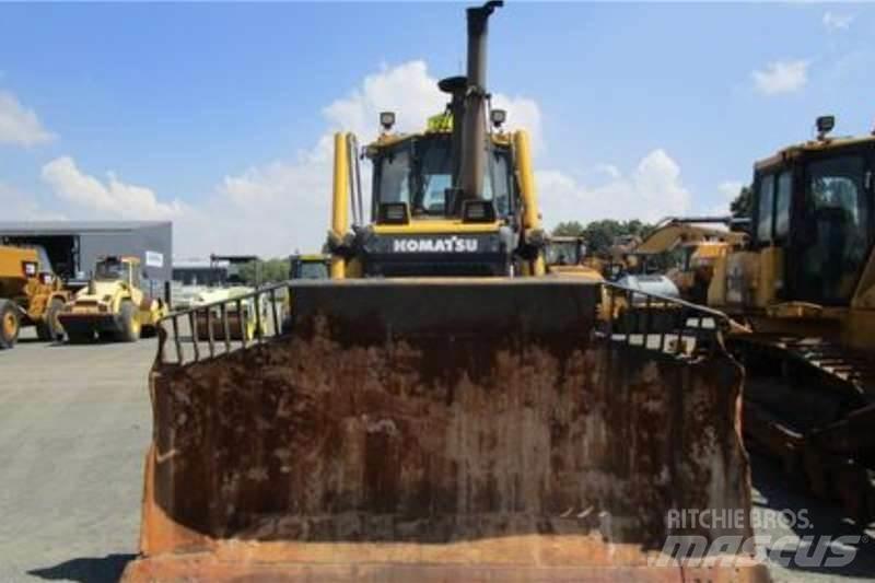 Komatsu D65 EX-16 lánctalpas dózerek