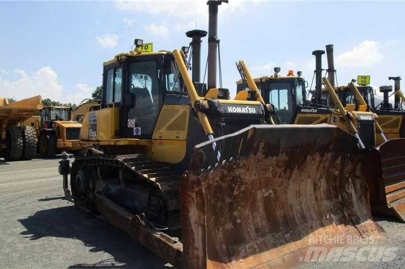 Komatsu D65 EX-16 lánctalpas dózerek