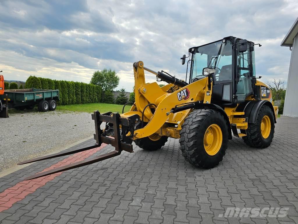 CAT 908 M Gumikerekes homlokrakodók