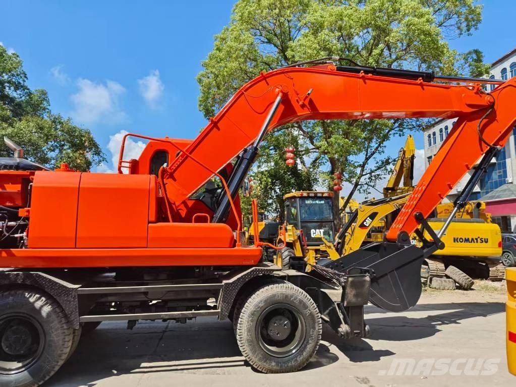 Doosan DH 210 W-7 Gumikerekes kotrók