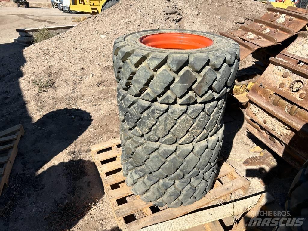 Bobcat 10x16.5 Tires Gumiabroncsok, kerekek és felnik