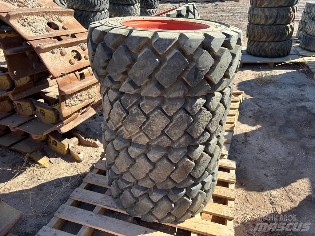 Bobcat 10x16.5 Tires Gumiabroncsok, kerekek és felnik