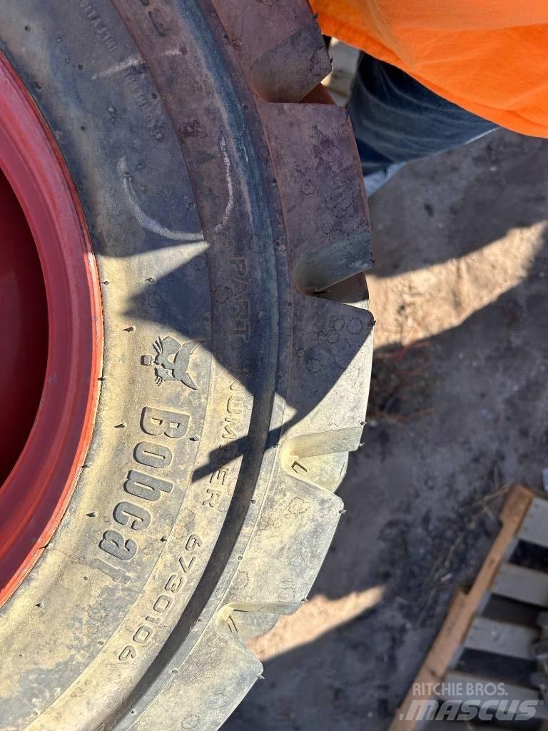 Bobcat 10x16.5 Tires Gumiabroncsok, kerekek és felnik
